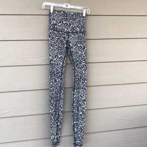 Lululemon Wunder Under Leggings!!